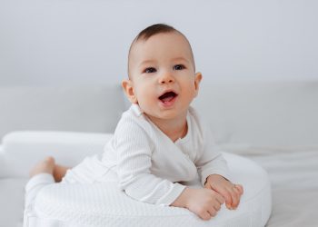 Primeros dientes: cuándo salen y cómo aliviar sus molestias